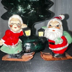 Lefton Santa and Mrs. Claus Skiing  Holiday Salt & Pepper Set Japan